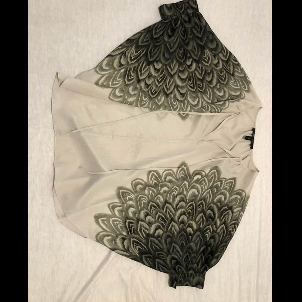 XS BCBG flowy shirt